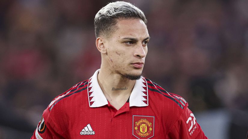 Antony 's ex-girlfriend accuses him of domestic violence