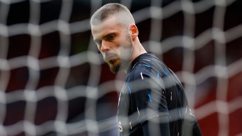 Can De Gea get over being tricked or has he already given up at this point?