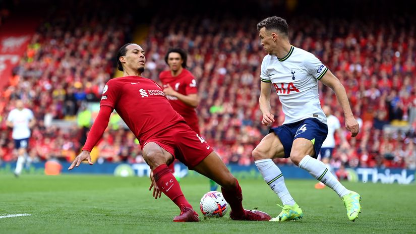 Perisic brakes VVD's back with a smooth dribble (©Michael Regan/Getty Images)