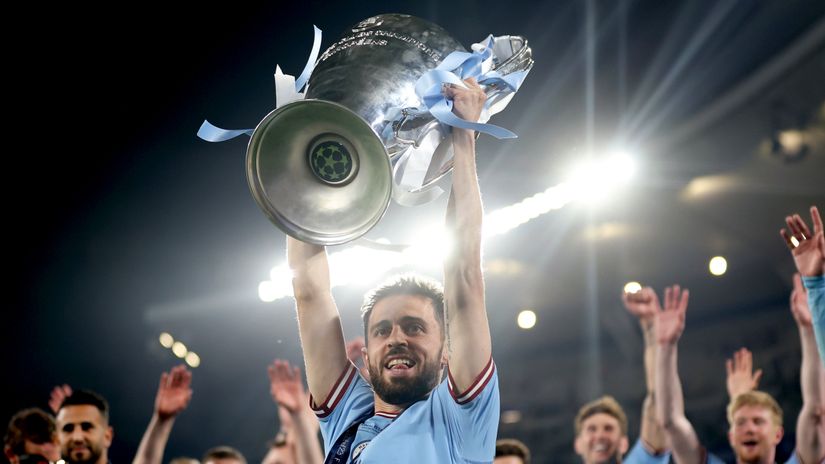Bernardo Silva celebrates with the UEFA Champions League trophy (©Catherine Ivill/Getty Images)