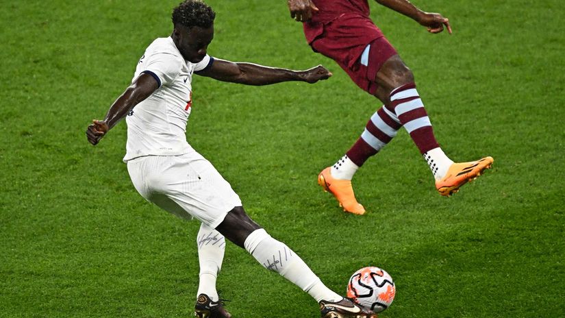 Davinson Sanchez in action for Tottenham (©Daniel Carson/Getty Images)