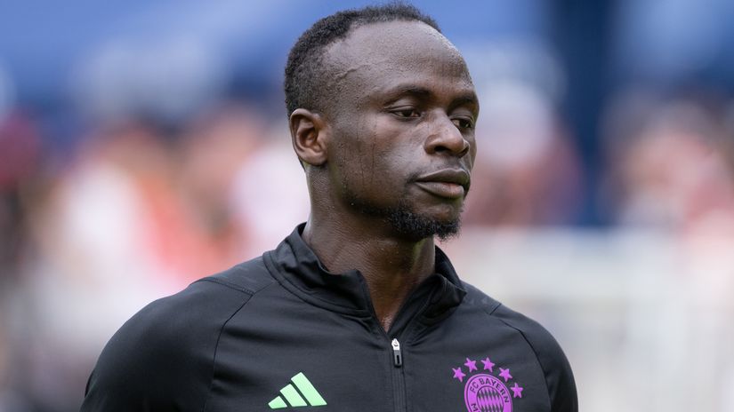 Mane is training, but he's not smiling: Bayern are desperately waiting for a chance to sell him
