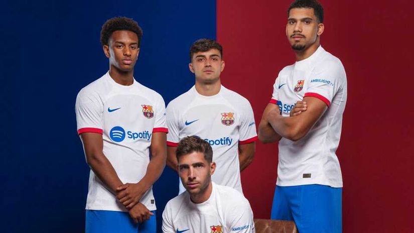 Barca players wearing their new, white away kit (©Twitter/FCBarcelona)