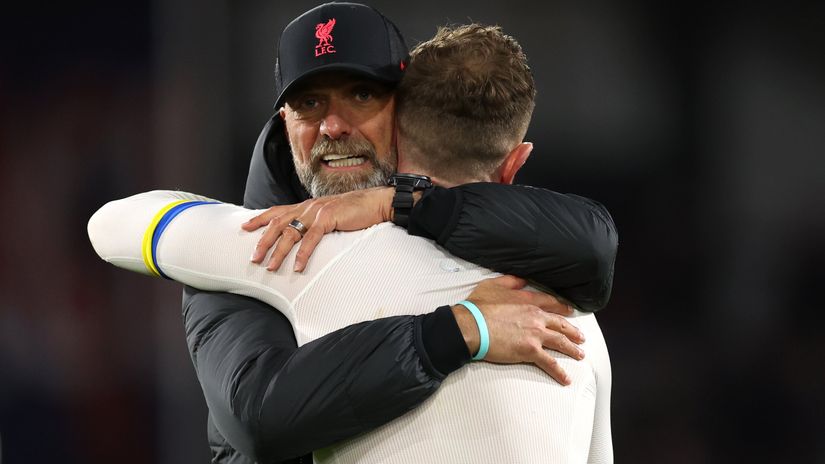 Klopp jugs Hendo (©Julian Finney/Getty Images)