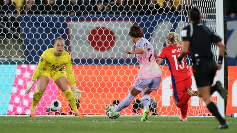 Hinata Miyazawa scores for Japan (©Getty Images)