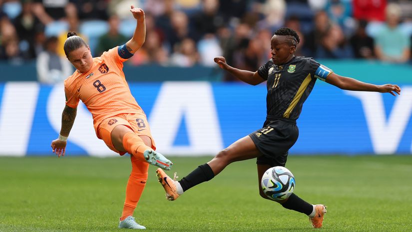 Dutch ease past South Africa to set up Spain clash