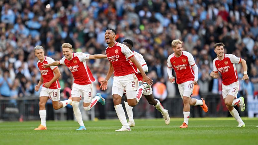 Arsenal players celebrating (©Getty Images)