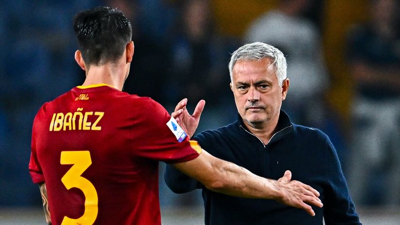 Ibanez & Mourinho (©Getty Images)