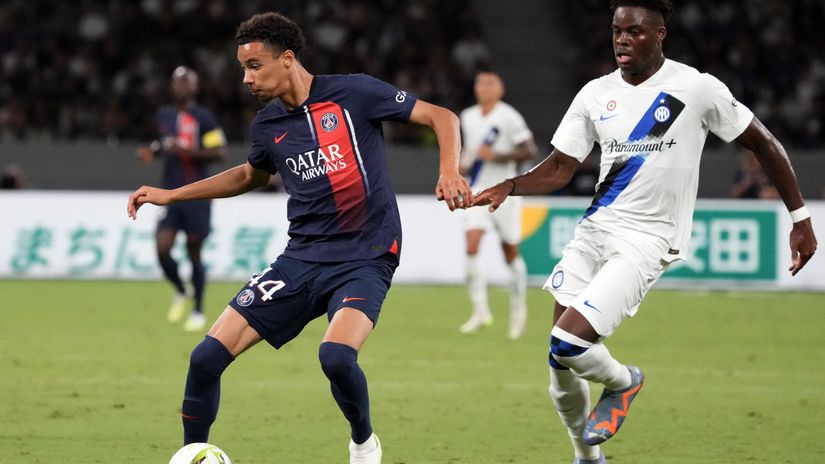 Ekitike in action for PSG in a friendly against Inter (©Koji Watanabe/Getty Images)