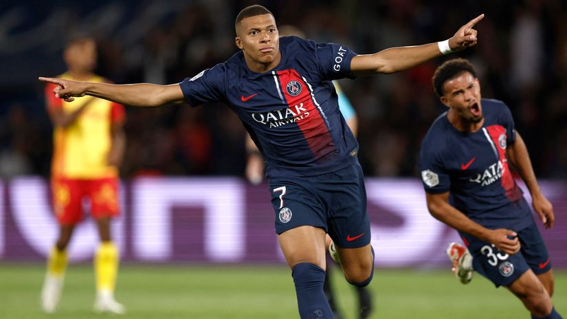 Anyone better? Don't think so... Mbappe celebrates after scoring against Lens (©REUTERS/Benoit Tessier)