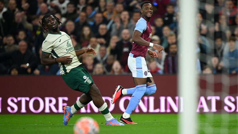  Jhon Duran of Aston Villa scores against Hibernians (©Clive Mason/Getty Images)