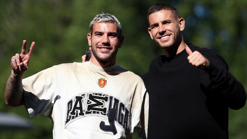 Theo and Lucas Hernandez (©AFP)