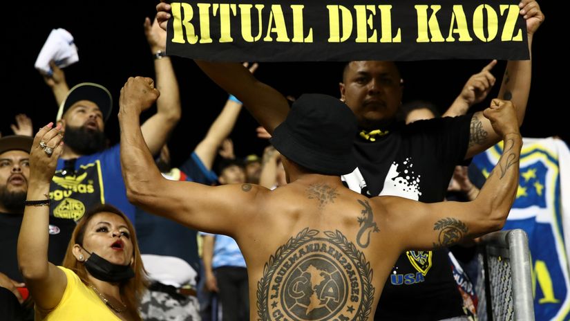Club America fans (© Tim Nwachukwu/Getty Images)