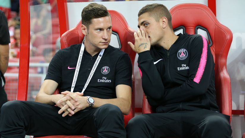 Draxler chatting with Verratti (©Lionel Ng/Getty Images)