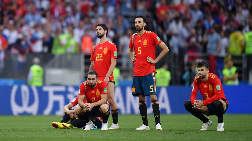 Carvajal, Isco, Busquets and Pique in despair after elimination (©Dan Mullan/Getty Images)