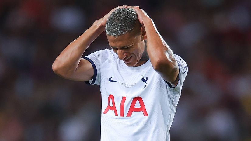 Richarlison in pain (©Eric Alonso/Getty Images)