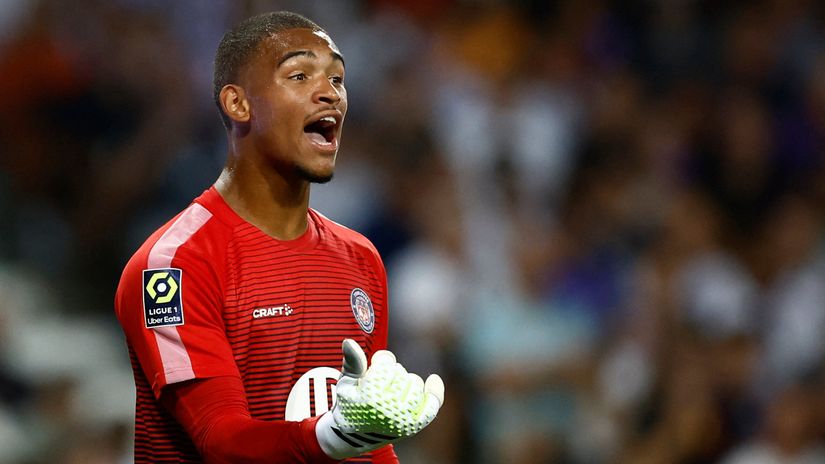 A new goalkeeping star is born? Velodrome sure saw him shine