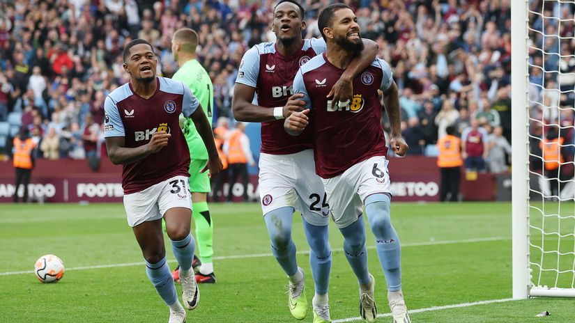 Douglas Luiz of Aston Villa celebrates with teammates Jhon Duran and Leon Bailey (©Matthew Lewis/Getty Images)