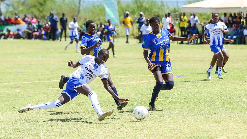 Ogande Girls’ Mercy Amuomo goes for the score during the match against Alara Girls at Wakiaga grounds in Rusinga Island (Homabay County) on 17 September 2023 ©Chapa Dimba