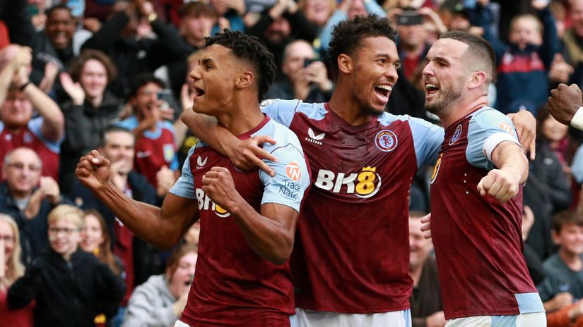 Watkins (L) celebrates with teammates and fans (©Gallo images)