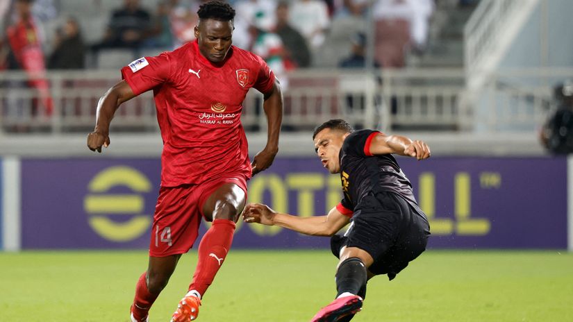 Olunga in action against Persepolis (©AFP)