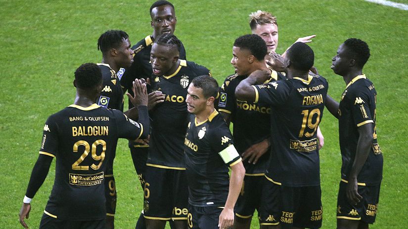 Monaco players celebrating at Reims (©AFP)