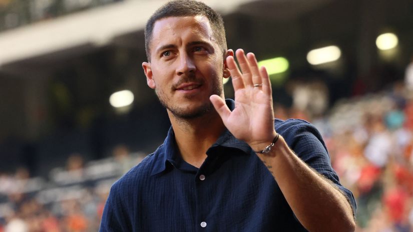 Eden Hazard says bye (©REUTERS/Yves Herman)