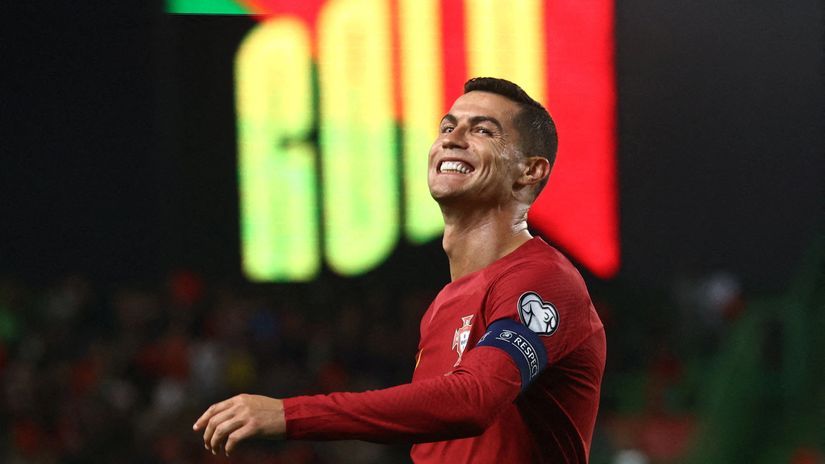 Ronaldo's maths: 857+38=1,000