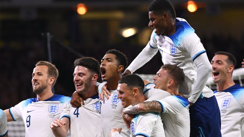 Bellingham, Tripier behind him and the rest of the Three Lions' crew celebrate (©Stu Forster/Getty Images)