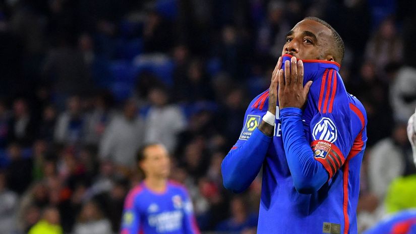 OL captain Alexandre Lacazetta after yet another loss (©AFP)