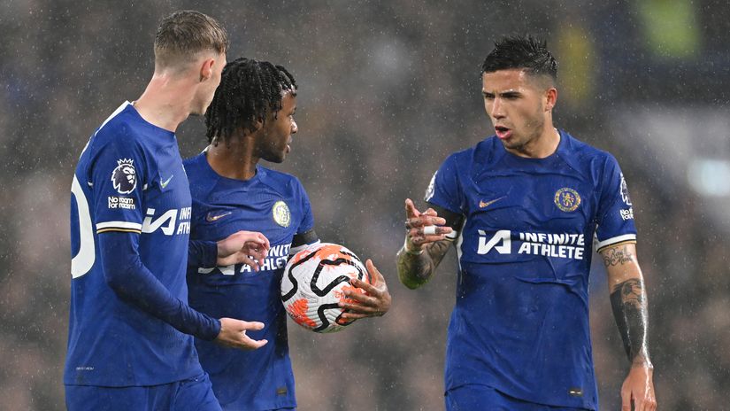 Enzo Fernandez settles the debate between Cole Palmer and Raheem Sterling (©Getty Images)