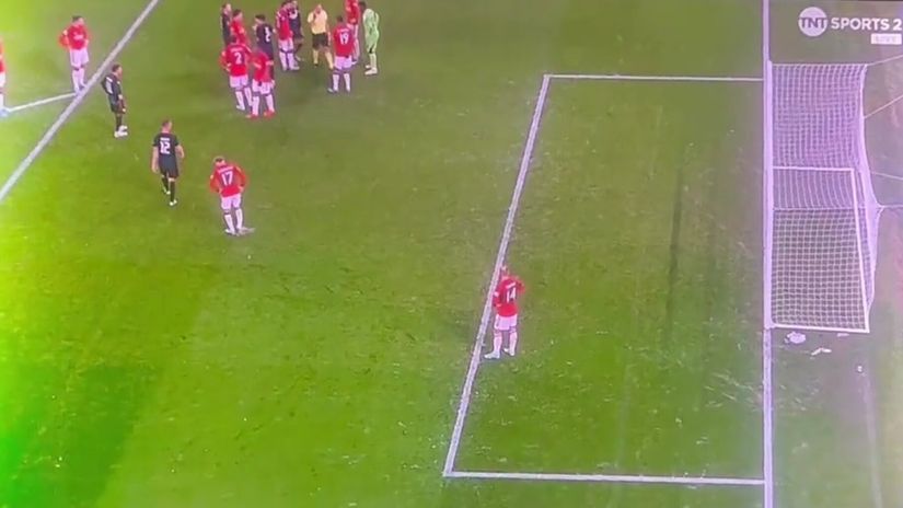 Garnacho plowing the penalty spot (©PrintScreen)