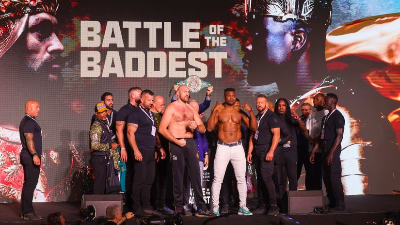 Photoshoot after the weigh-in (©AFP)