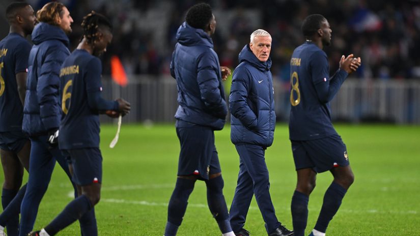 Deschamps with his players (©Mike Hewitt/Getty Images)