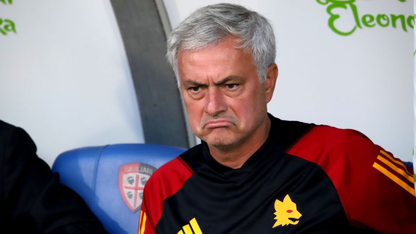 Jose Mourinho is not happy (©Getty Images)