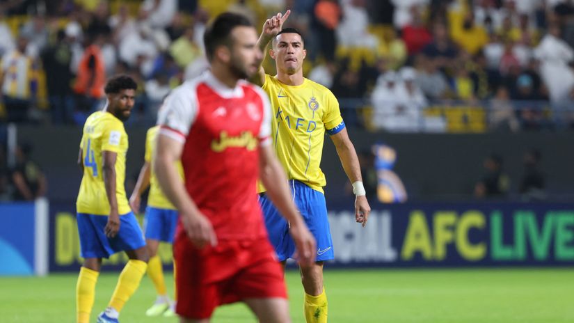 Cristiano Ronaldo admitting it was a penalty (©AFP)