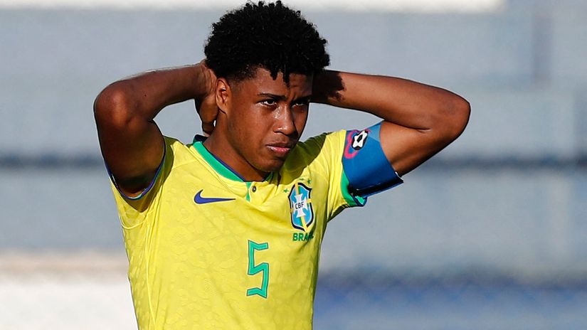 Andrey Santos, while on international duty as a captain of Brazil (©)