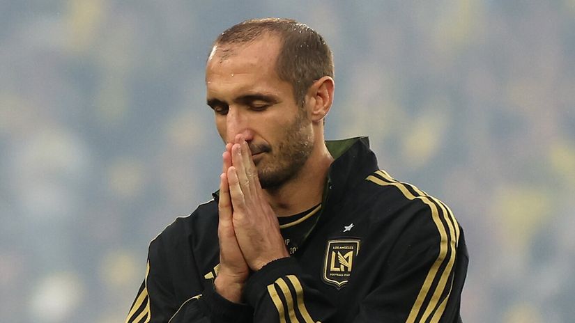 Chiellini final 'adio!' to playing football
