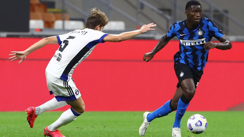 Lucien Agoume in action for Inter in a friendly in 2020 (©Marco Luzzani/Getty Images)