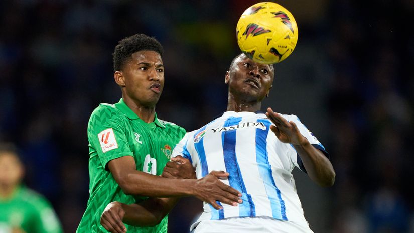 Sadiq of Real Sociedad (right) in action (©Juan Manuel Serrano Arce/Getty Images)
