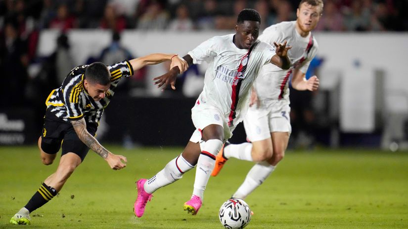 Chaka Traore in action for Milan (©Kevork Djansezian/Getty Images)
