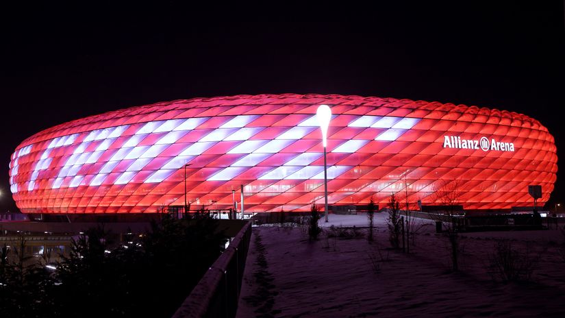 Allianz Arena Illuminated In Memory Of Franz Beckenbauer (©Getty Images)
