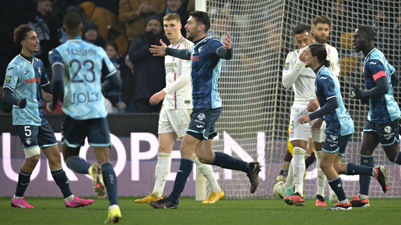 Gautier Lloris celebrates the opening goal (©AFP)
