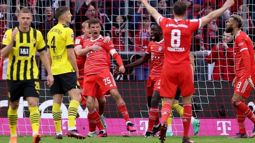 Muller celebrates after scoring against BVB (©Alexander Hassenstein/Getty Images)