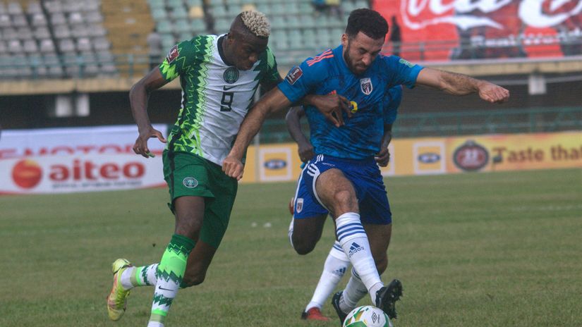 Lopes guarding Osimhen back in 2022 (©Gallo Images)