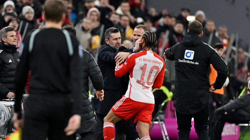 Bjelica attacks Sane during the Bayern-Werder tie (©REUTERS/Angelika Warmuth)