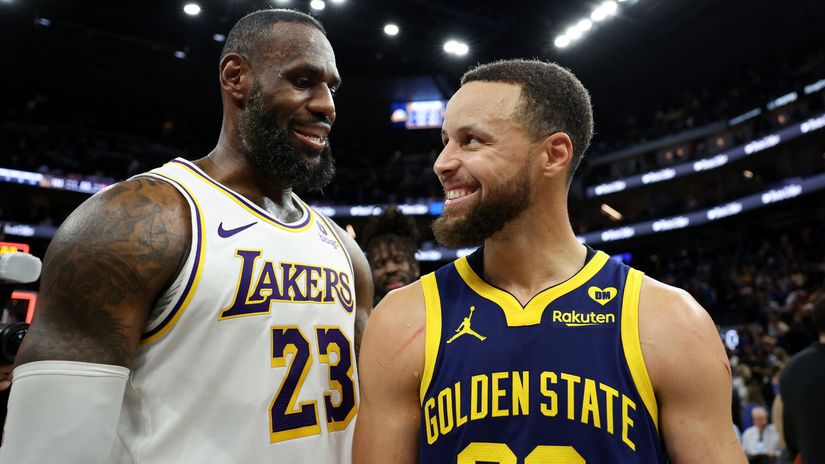 LeBron James and Steph Curry (©AFP)