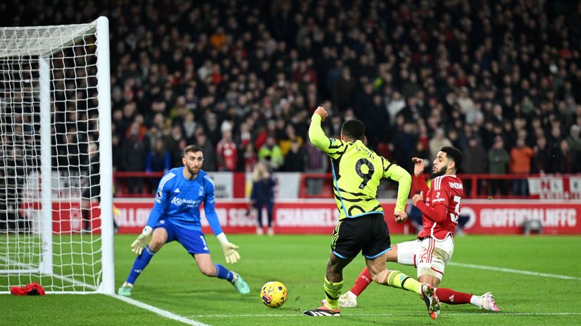 Gabriel Jesus scores from an almost dead angle (©Michael Regan/Getty Images)