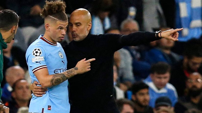 Guardiola giving instructions to Phillips back in the day (©REUTERS/Craig Brough)