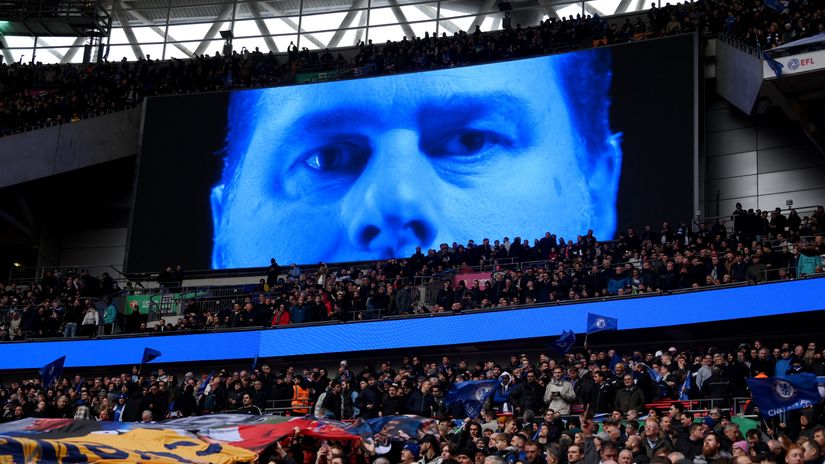 The face of Mauricio Pochettino is seen on the LED screen prior to the League Cup Final match between Chelsea and Liverpool (©Mike Hewitt/Getty Images)